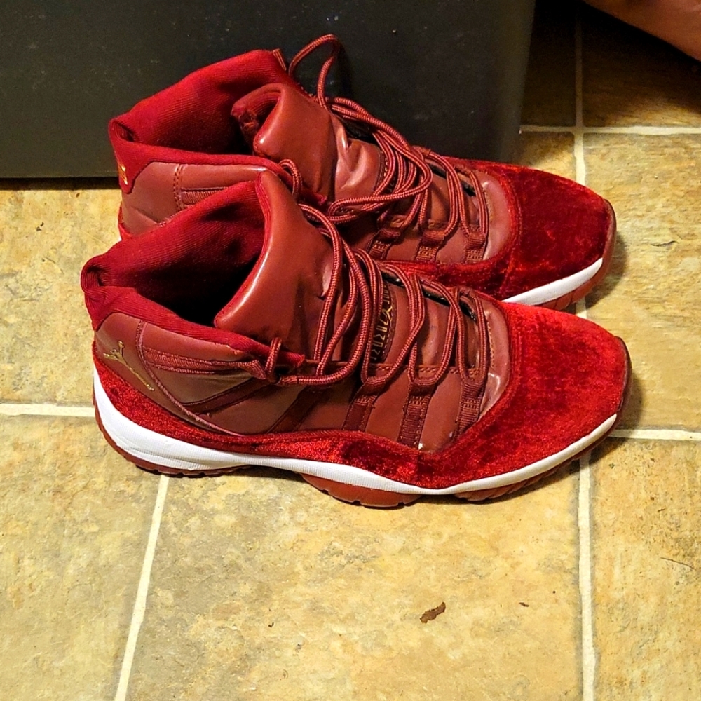 Red velvet mjs rare find beautiful shoes
